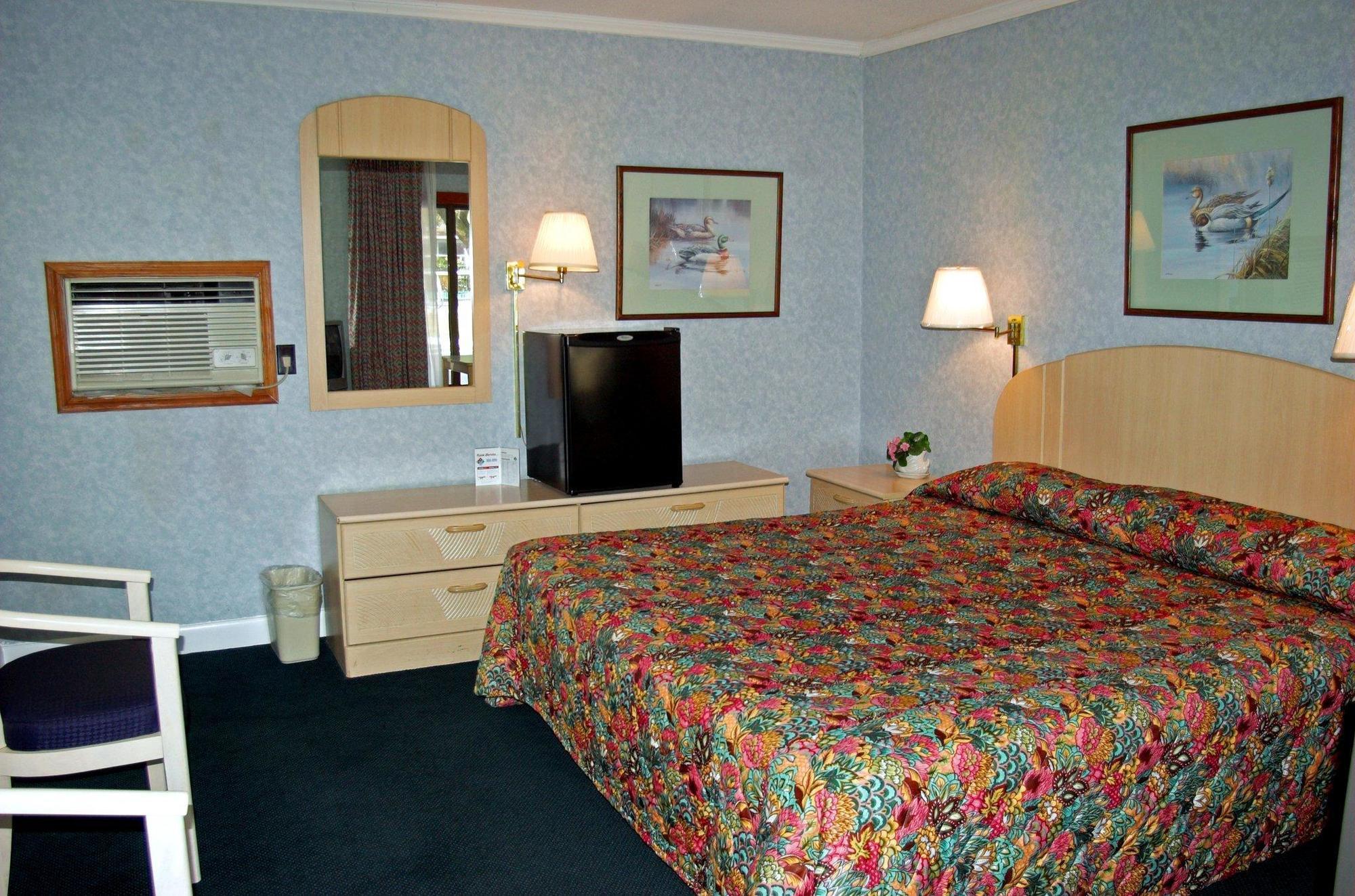 The Carolinian Inn Wilmington Bagian luar foto