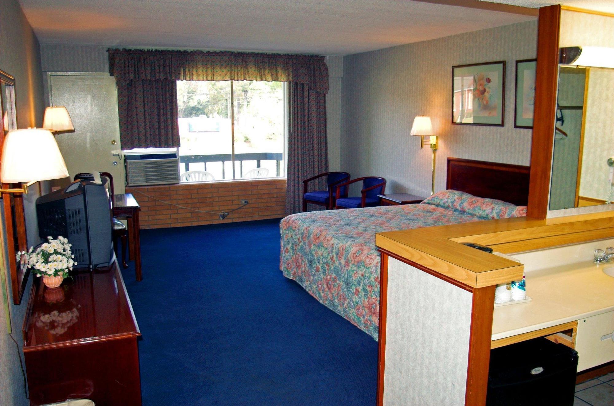 The Carolinian Inn Wilmington Bagian luar foto