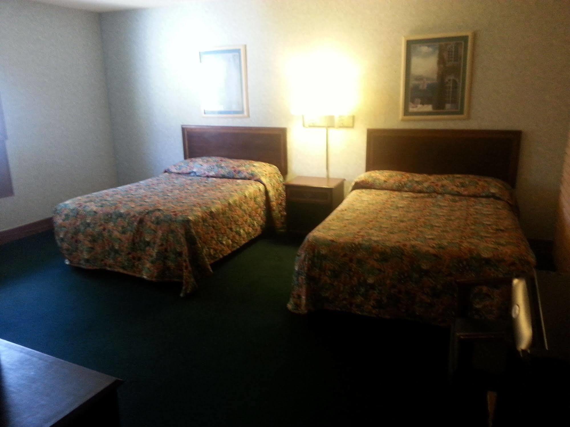 The Carolinian Inn Wilmington Bagian luar foto