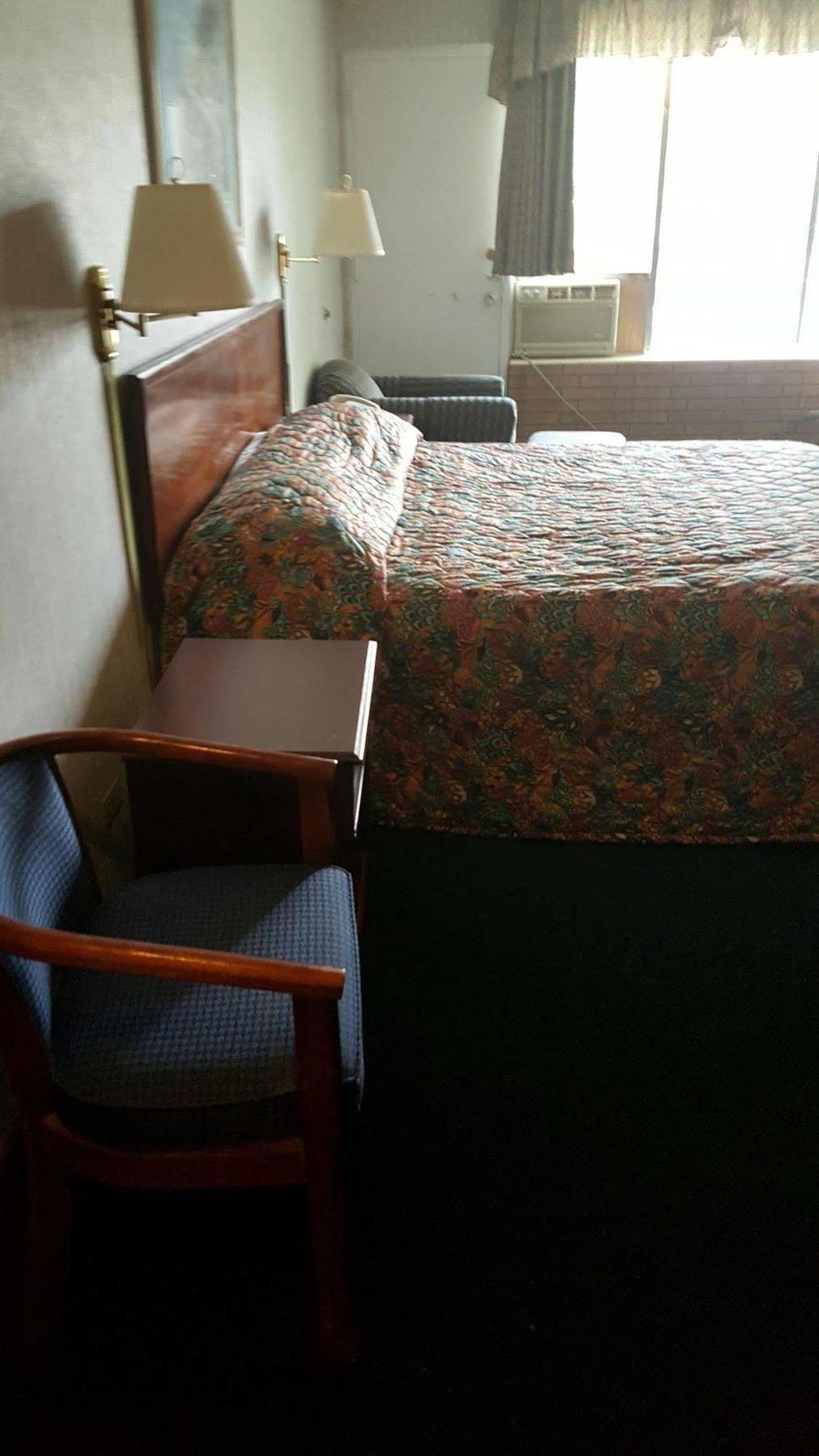The Carolinian Inn Wilmington Bagian luar foto