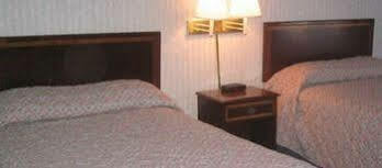 The Carolinian Inn Wilmington Bagian luar foto